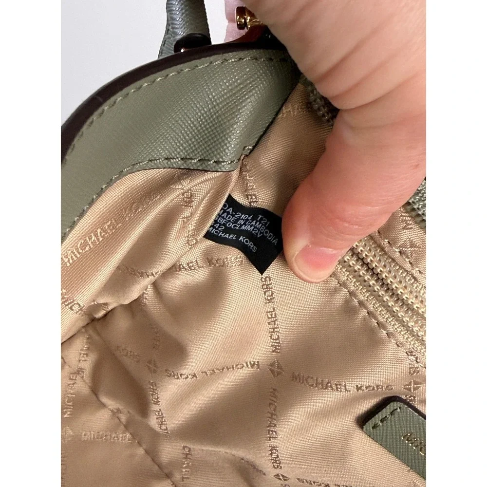 Michael Kors Messenger Bag Medium Olive Green Selma Saffiano Leather MK‎ Logo